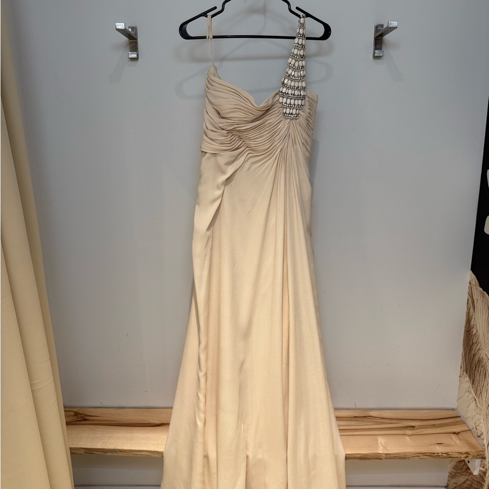 Chic One-Shoulder Cream Maxi Dress